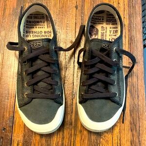 Keen Elsa Harvest size 8 sneakers